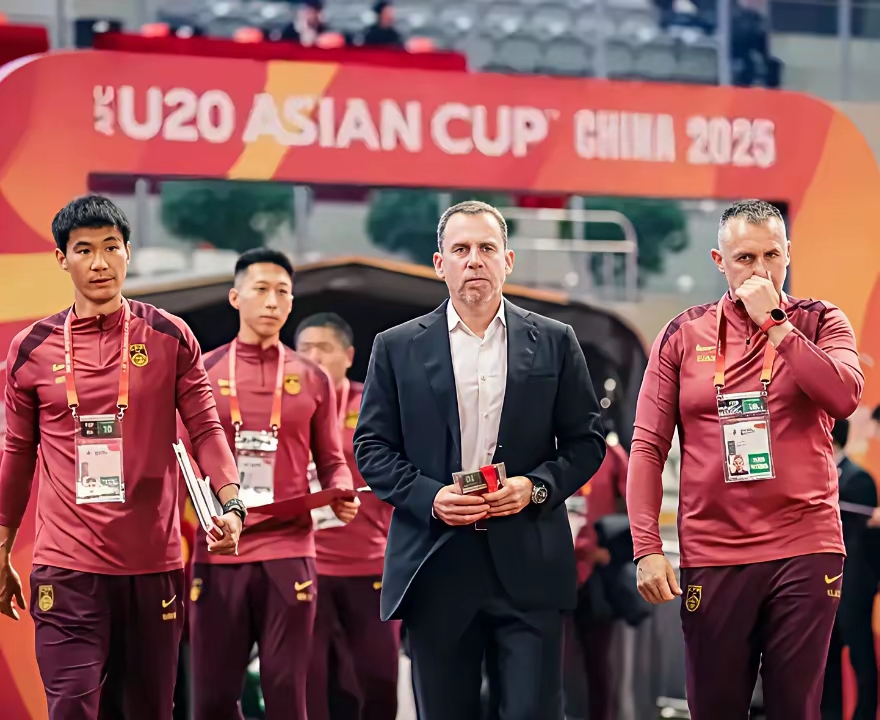 爱游戏-本菲卡发布备战花絮，国际比赛日遗憾出局，法国杯任务艰巨，球探报告显示潜力(lfl法国职业联赛)