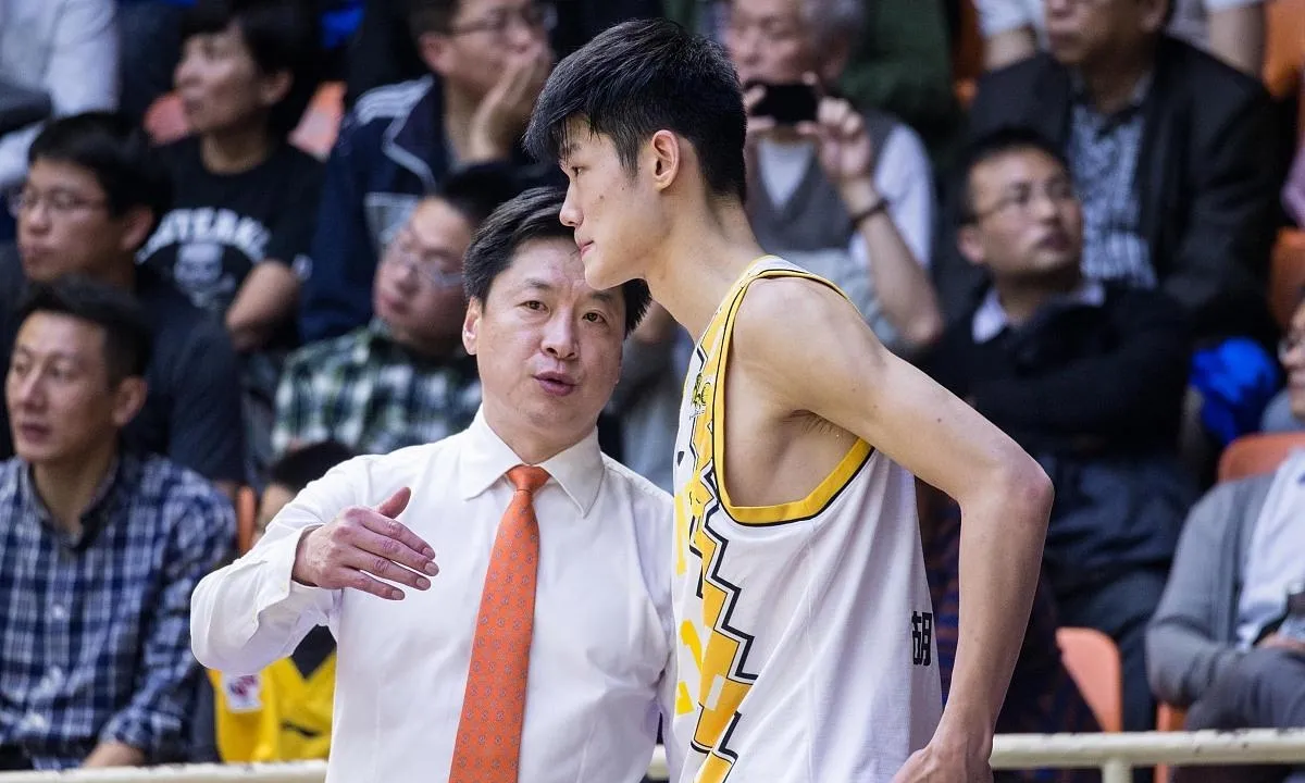 爱游戏官网-转折点!深圳男篮更衣室发声,CBA常规赛国际比赛日攻防权衡,管理层满意,赛程密集仍需轮换的简单介绍