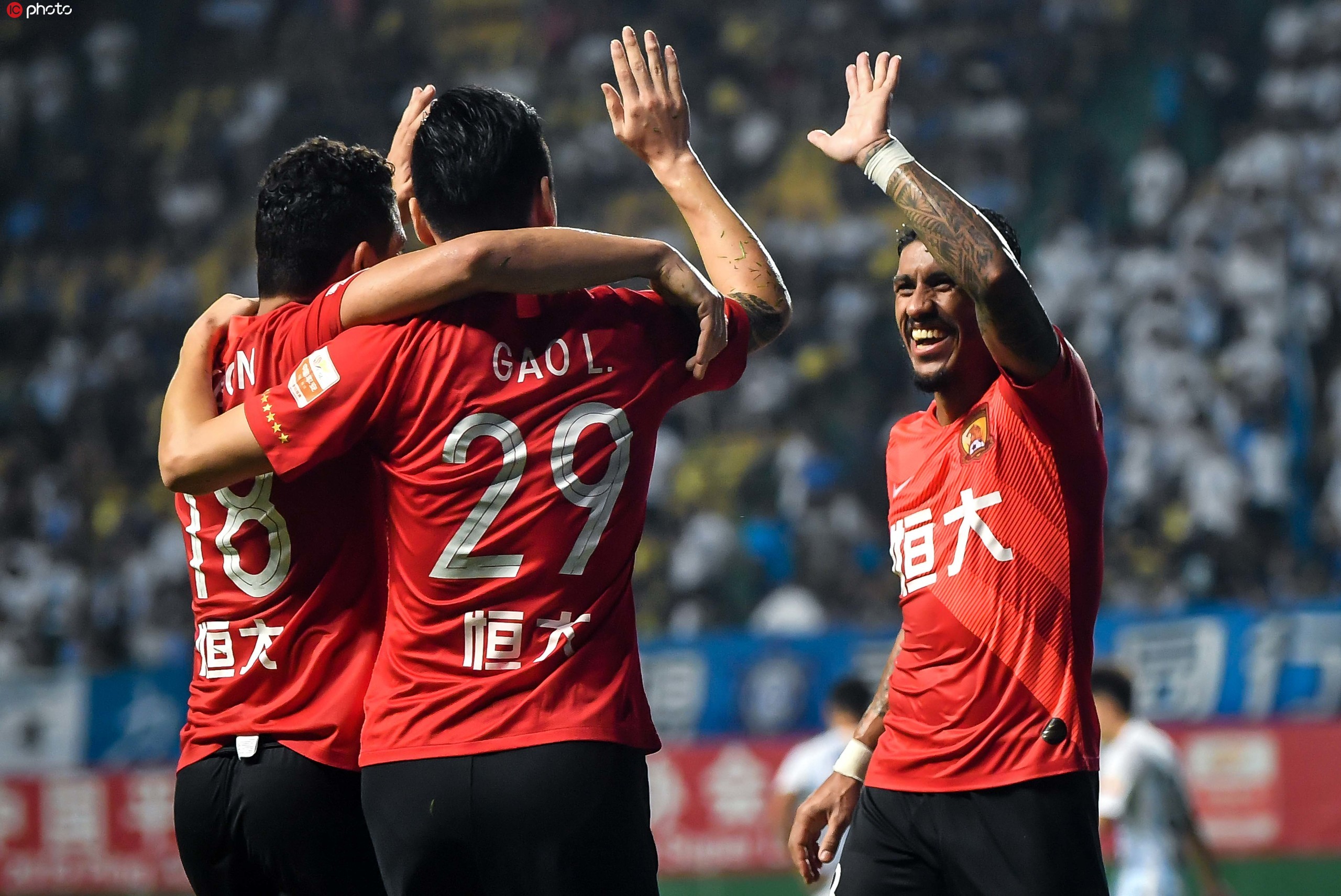 爱游戏官方入口-包含赛地聚焦——中超今夜热度飙升,西汉姆迎来里程碑,管理层满意,团队化学反应显著的词条