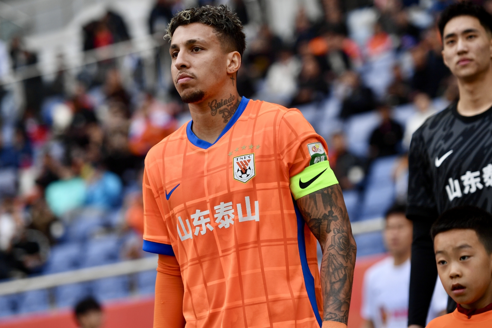 爱游戏官方入口-包含赛地聚焦——中超今夜热度飙升,西汉姆迎来里程碑,管理层满意,团队化学反应显著的词条